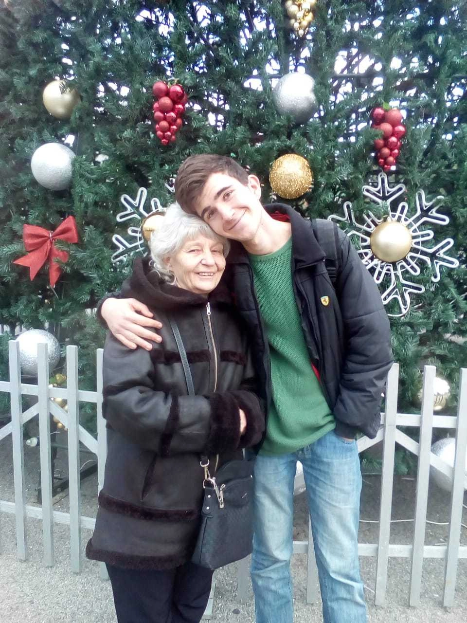 Бабушка и Олег.