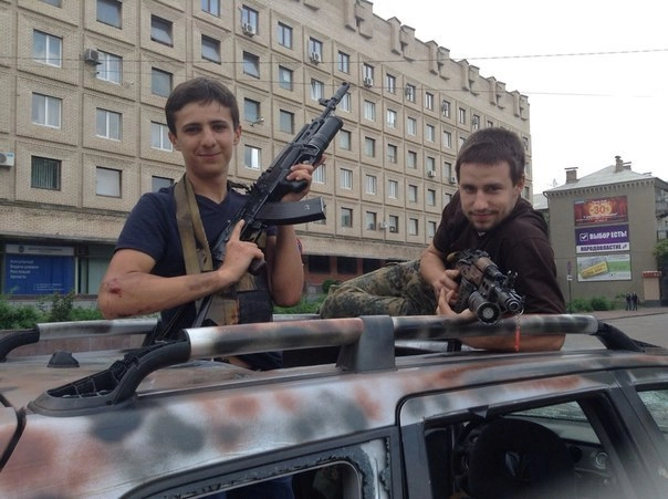 Андрей Савельев на фото справа