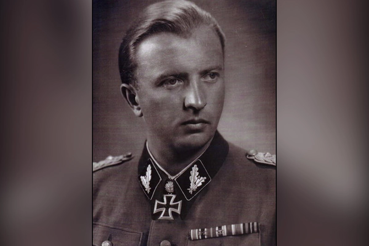 Командир кавалерийской дивизии СС бригадефюрер СС Герман Фегеляйн.