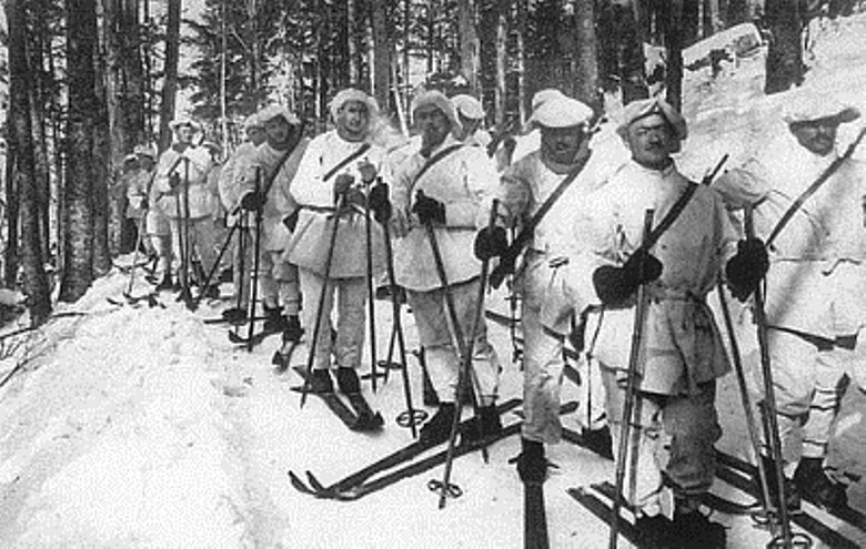 Альпийские стрелки во время лыжного марша, 1913 год.