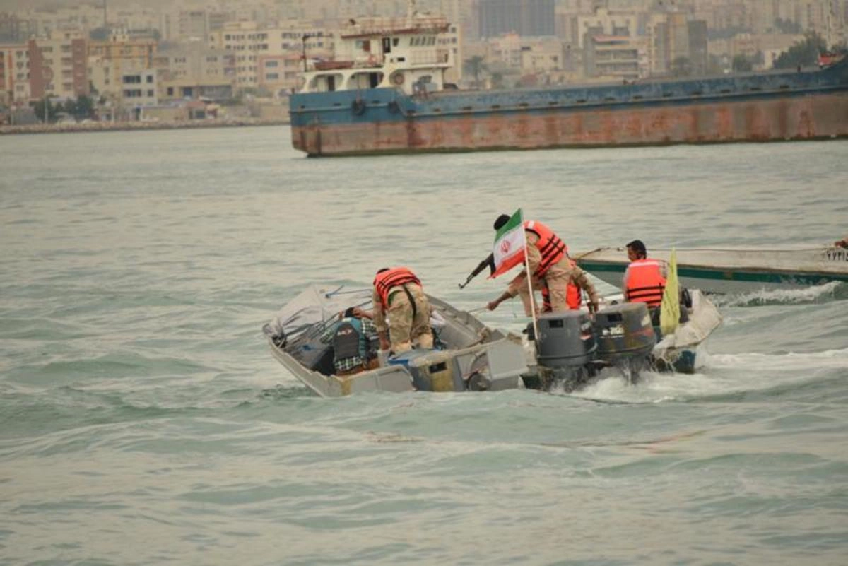 Вода в заливе сегодня. Иранская Береговая охрана. Береговая охрана Ирана задержала судно с контрабандным топливом. Иран Береговая.