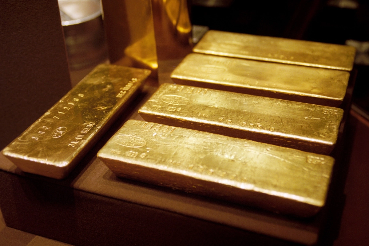 Слиток алмаза в реальной жизни. Слиток золотой. Золото и бриллианты золотой слиток. Бриллиантовый слиток. Алмазный слиток.