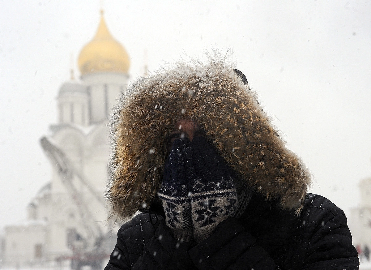 Сегодня на улице сильный мороз. Холод в Москве. Морозы в Москве. Сильный Мороз. Сильный Мороз в Москве.