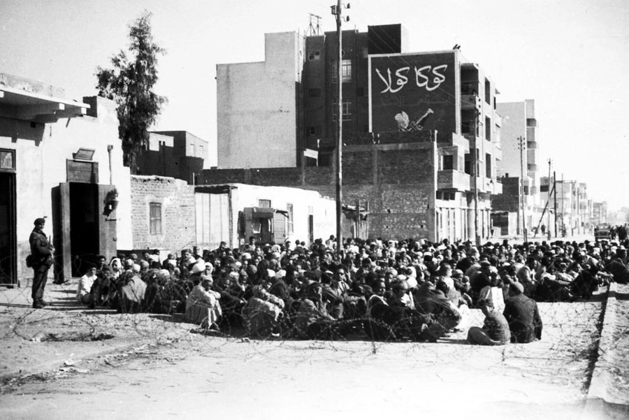 Пленные египетские полицейские в Исмаилии, 25 января 1952 года
