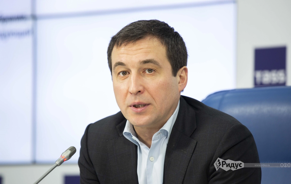 Дмитрий Гусев — политолог