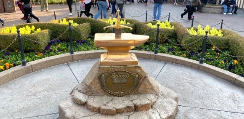 Меч обрел свое законное место