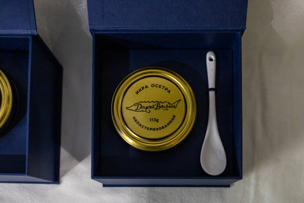 Продаётся чёрная икра в фирменной упаковке с логотипом предприятия. Продаётся чёрная икра в фирменной упаковке с логотипом предприятия.