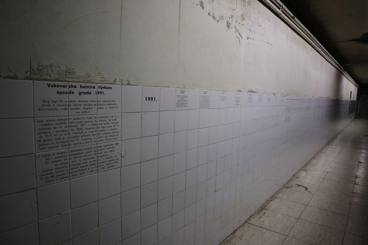 В главной больнице Вуковара есть небольшой музей-инсталляция полевого госпиталя времён осады. В нём хорошо воссоздан антураж и атмосфера тех лет. Реально не по себе становится.