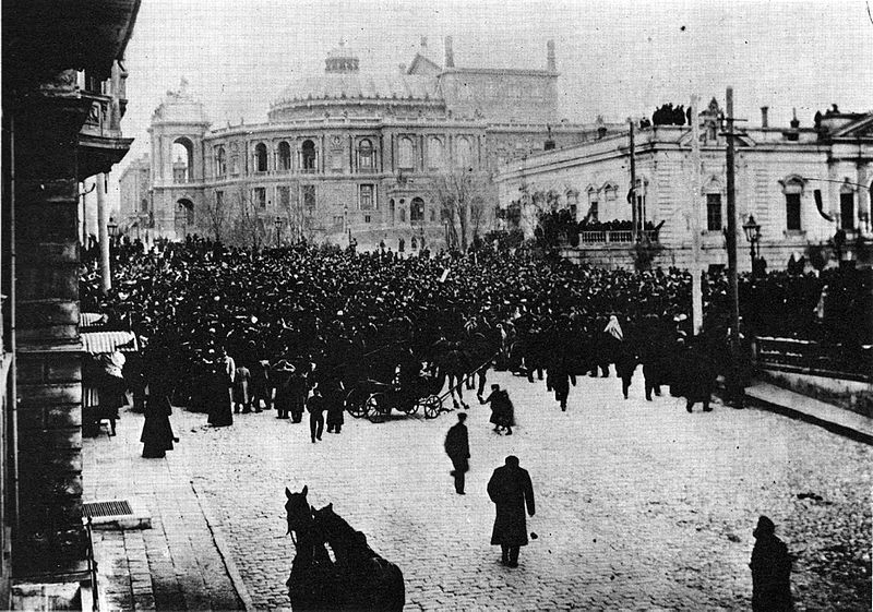 События в Одессе в 1918 или 1919 до муниципального театра во время русской революции и французской военной интервенции в Черном море.