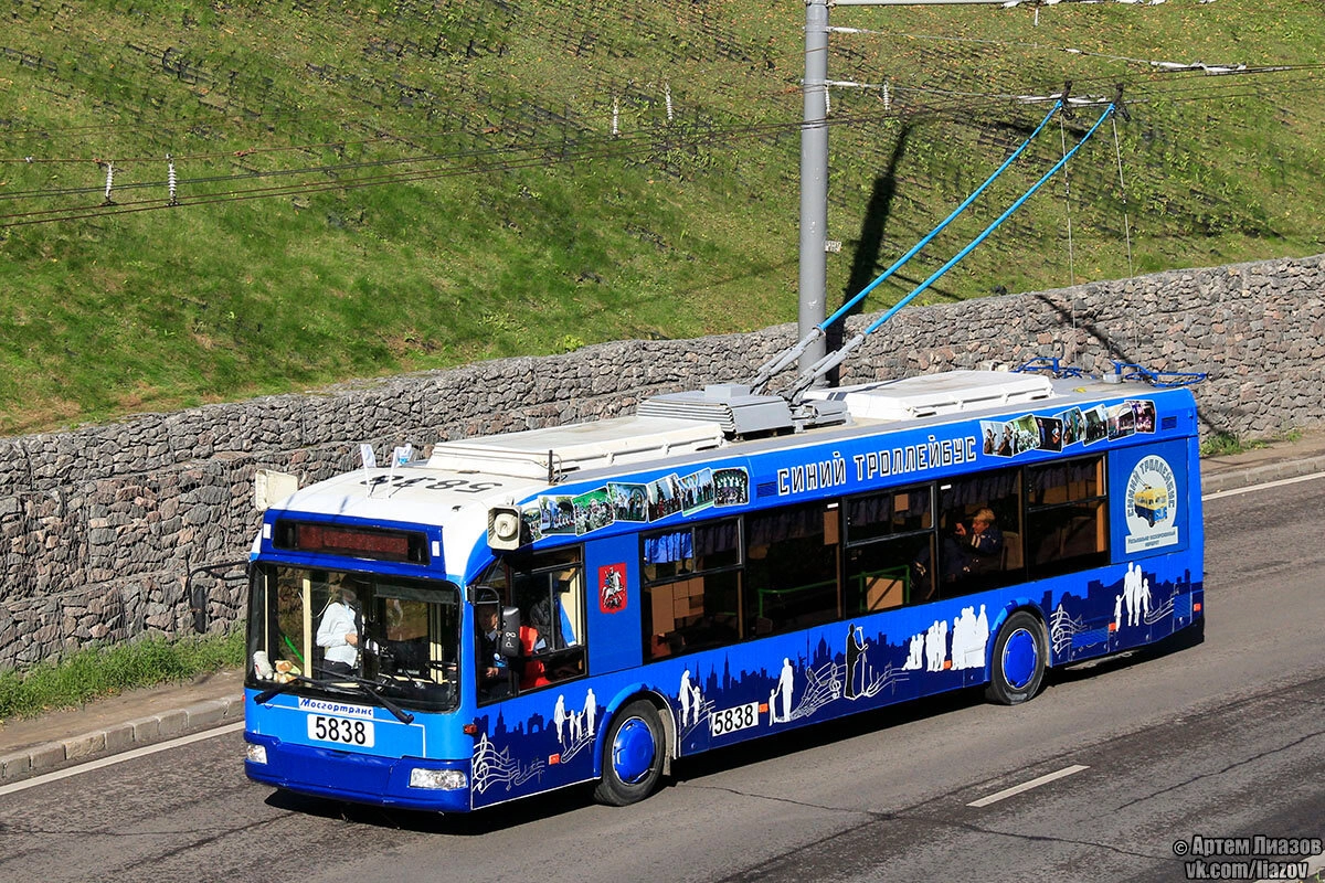 Тем не менее, троллейбус работал и на обычных линейных маршрутах в таком виде.