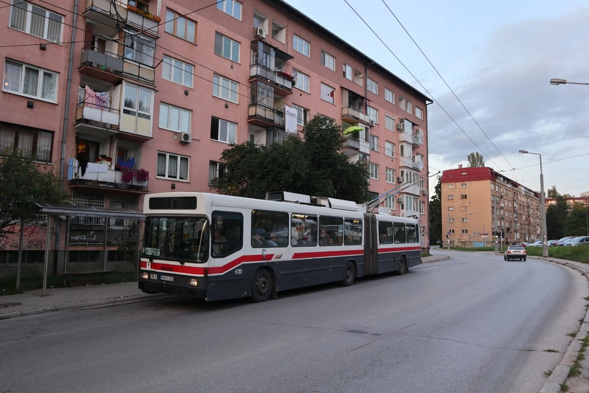 Раньше эти троллейбусы работали в Швейцарии (Женева, Берн, Санкт-Галлен) и Германии (Золинген).