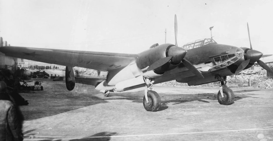 Самолёт 103ВС (прототип Ту-2) на территории завода №166 в Омске, весна 1942 года авиару.рф