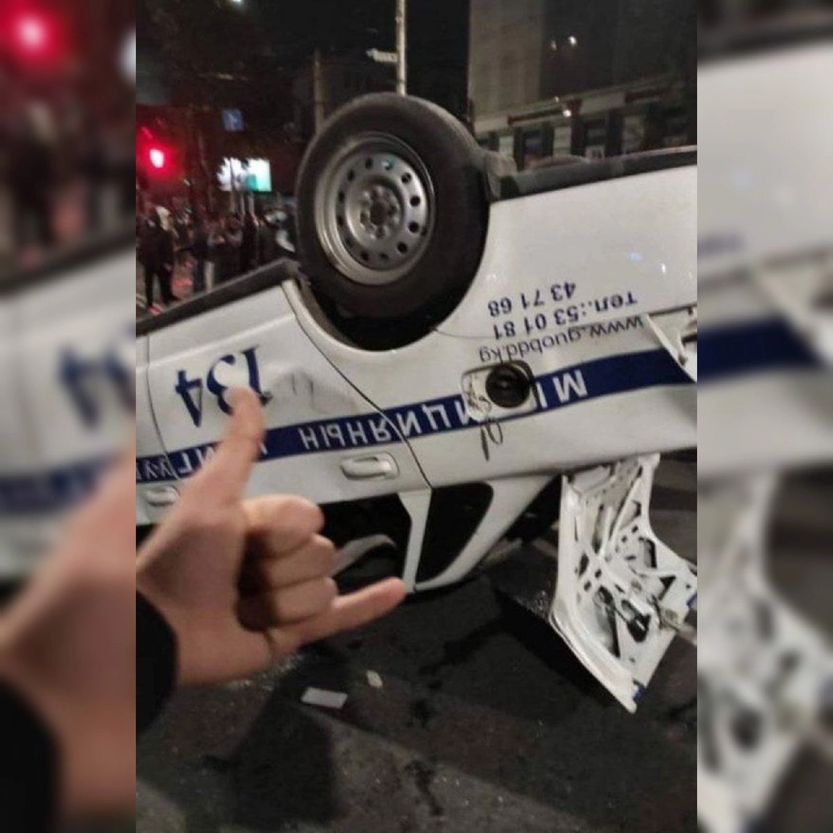 Перевернутый автомобиль полиции