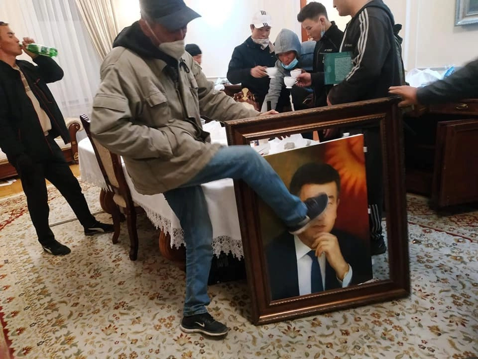 В здании парламента