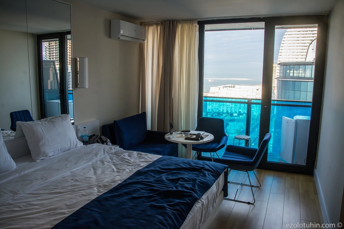 Новые апартаменты в шикарным матрасом и небольшой кухней, чуть больше 100 долларов в месяц.