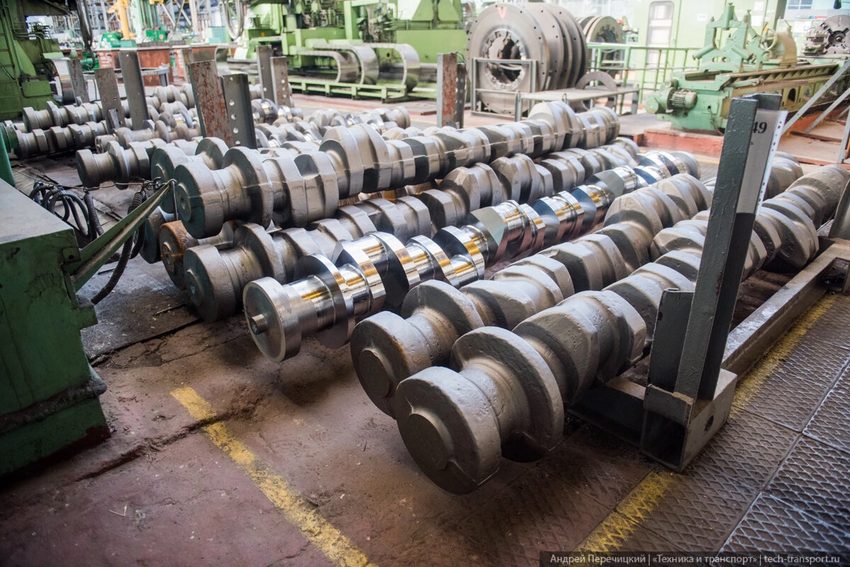 Один обточенный вал среди необточенных