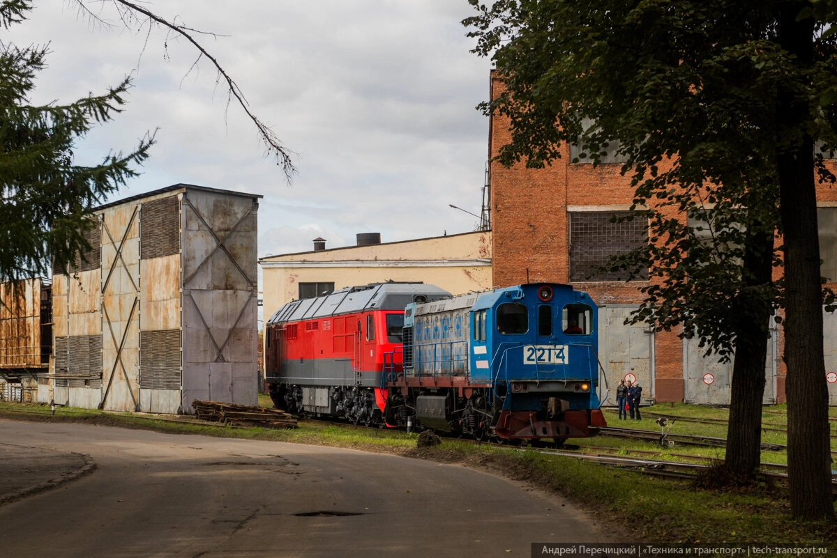 А вон уже и готовый тепловоз повезли