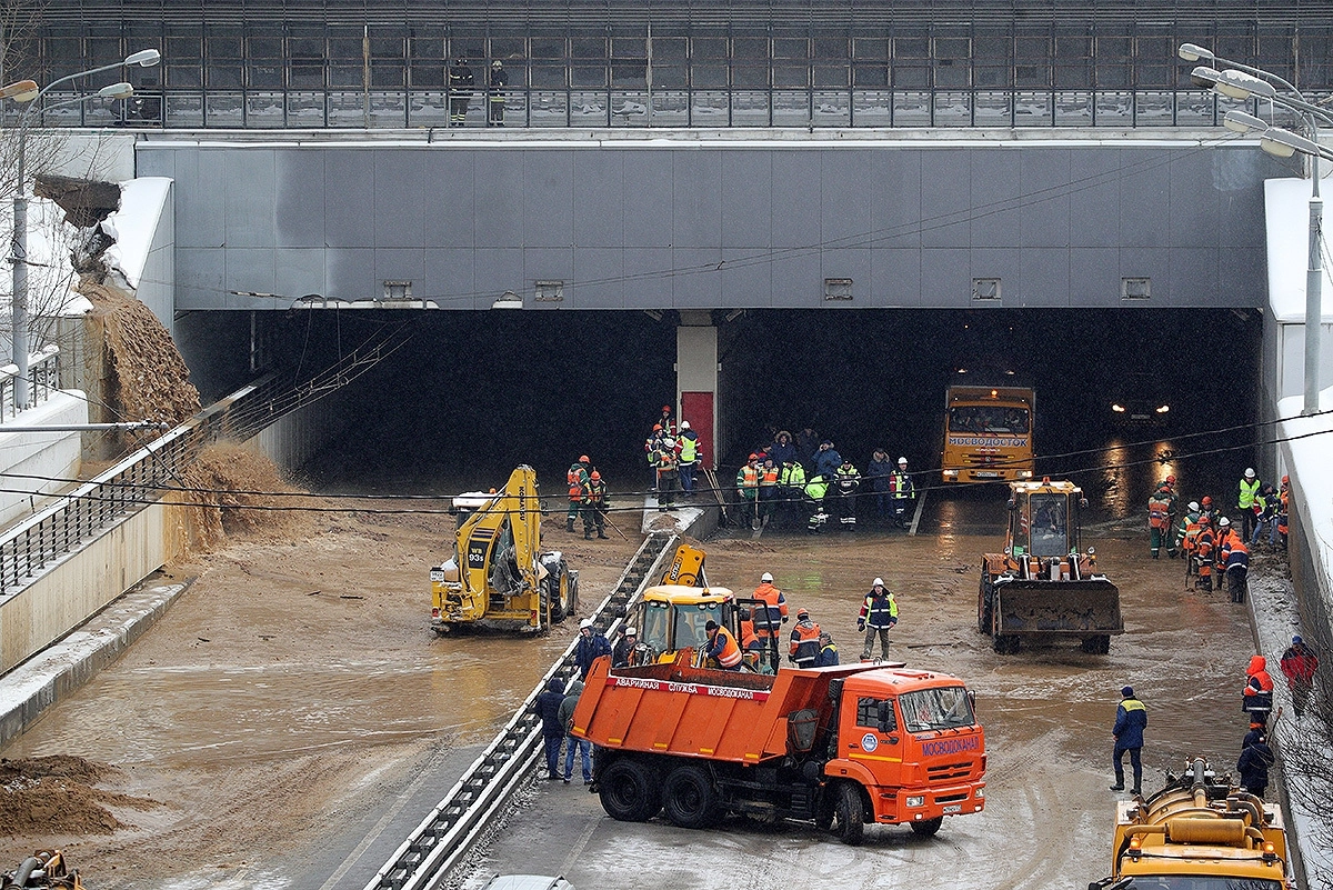 Затопление Тушинского тоннеля после провала грунта у шлюза канала имени Москвы
