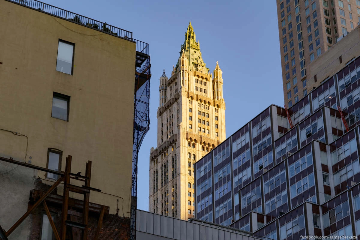 13. Макушка Вулворт-билдинг. Одного из самых красивых нью-йоркских небоскребов, на мой взгляд, который был самым высоким здание в мире с 1913 по 1930 год.