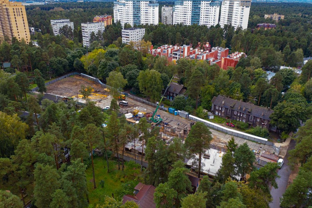 В непосредственной близости от строительства дома для переселенцев, на той же Нижегородской улице 