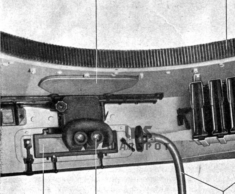 На Pz.Kpfw.II появился прибор «боевого вождения» механика-водителя, одна из визитных карточек немецких танков