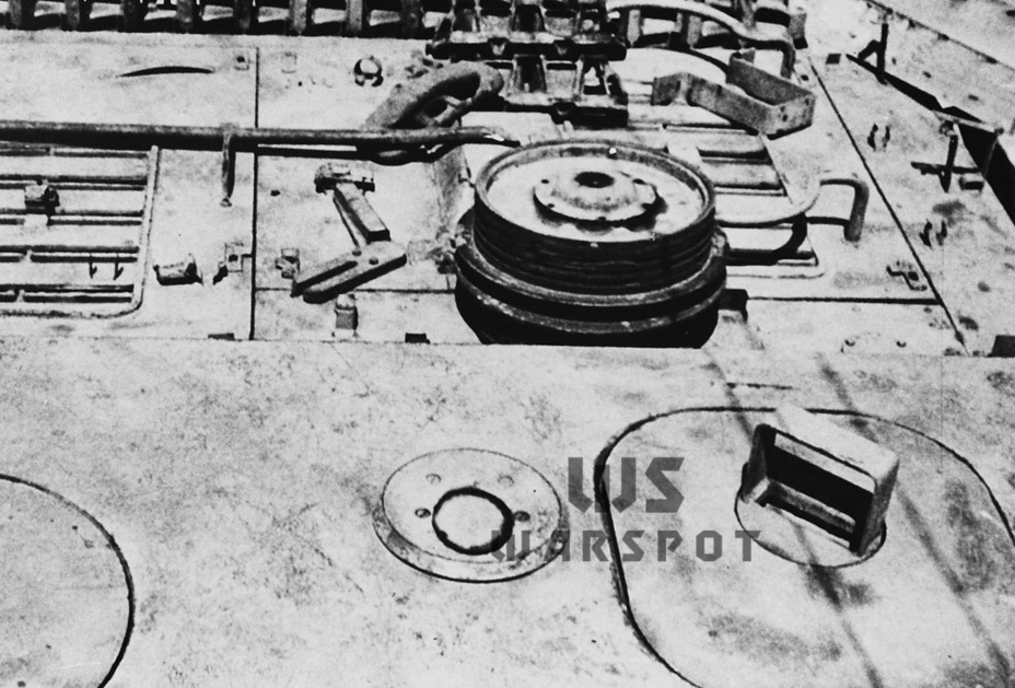 Самое интересное, что перископические смотровые приборы с возможностью вращения немцы делать могли, но почему-то не хотели