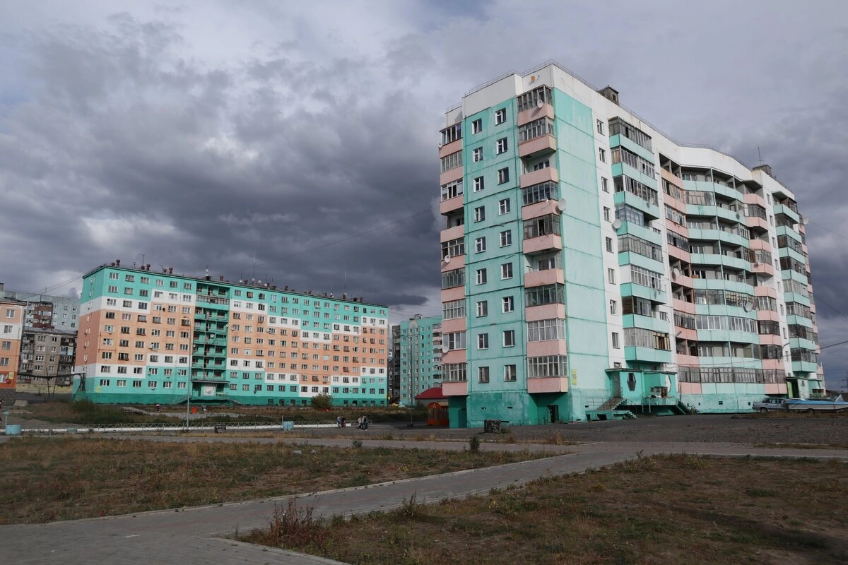 Девятиэтажные дома в Дудинке и, вообще, всей Норильской агломерации, кажутся 