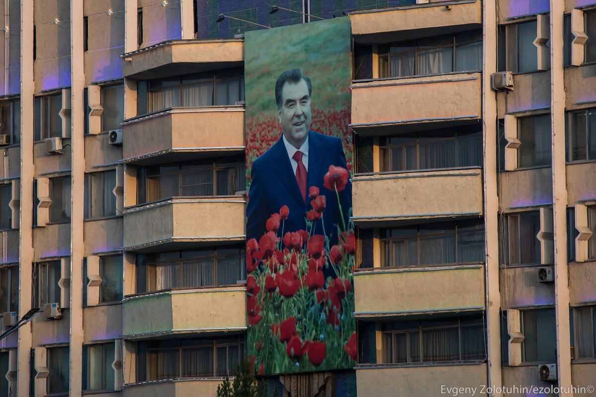 Президент Таджикистана бороду не носит и никому не советует Президент Таджикистана бороду не носит и никому не советует