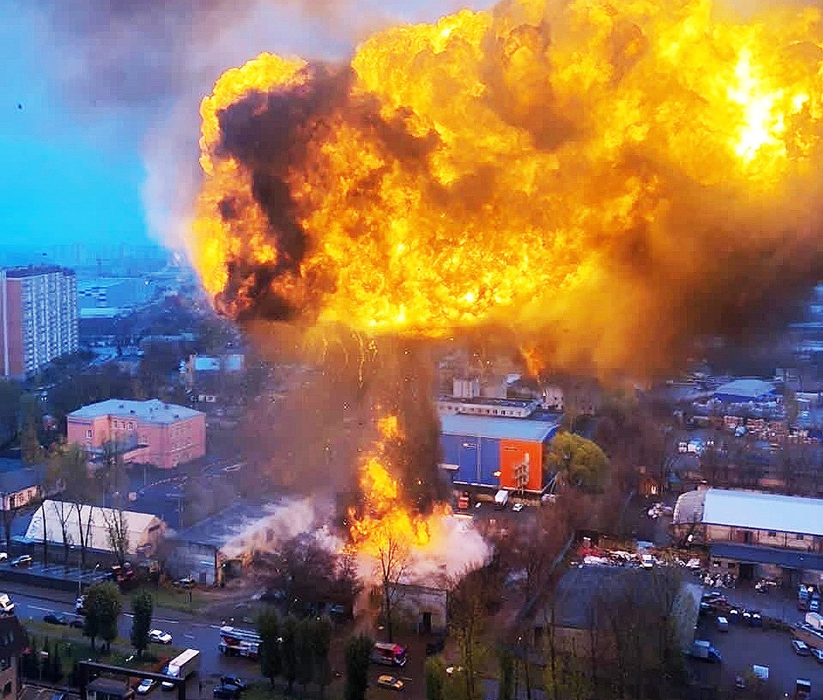 Теракт в москве что известно сейчас. Пожар в Москве Чертаново. Взрыв газа. Пожары и взрывы.