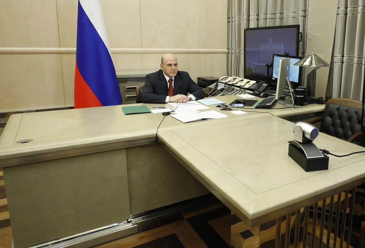 Правительство утвердило 31 декабря. Рабочее место Мишустина. Флаг России в кабинете Мишустина.