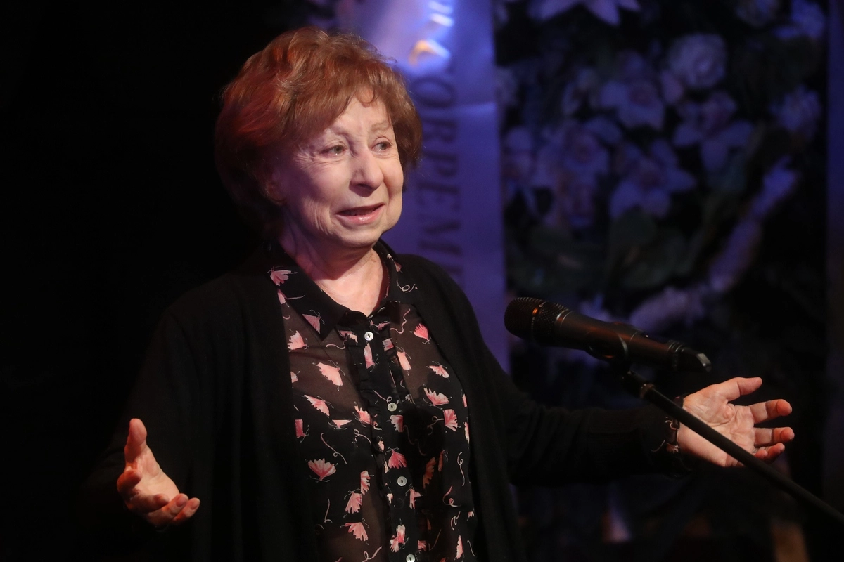 Актриса Лия Ахеджакова. Актриса Лия Ахеджакова.