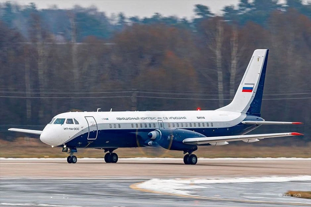 Первый полет российского самолета. Ил-114-300. Ил-114 самолёт. Турбовинтовой ил 114. Ил-114 300 пассажирский.