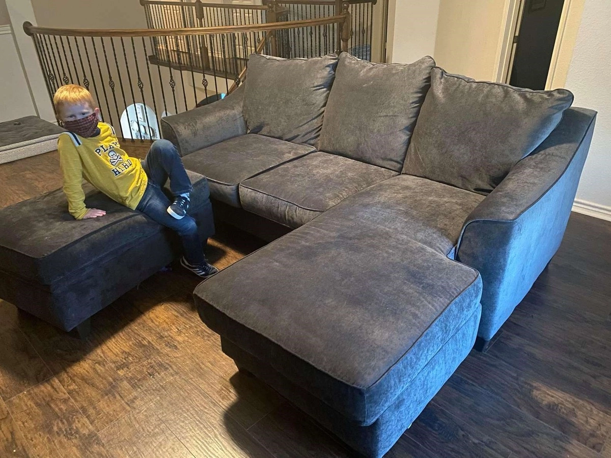 Тот самый новый диван.