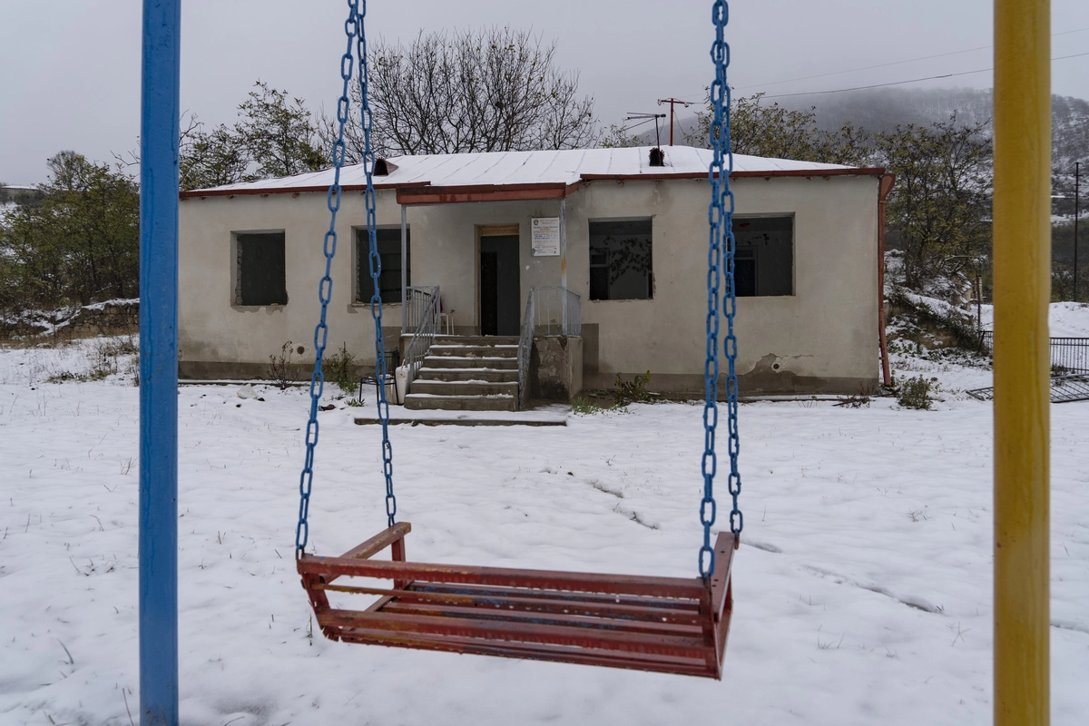 Опустевший детский сад в покинутой армянами деревне Карега, Лачинский район