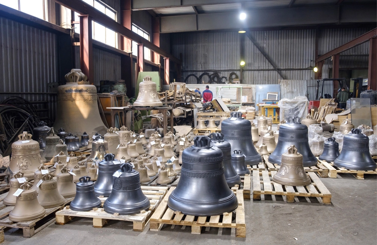 Колокола для Спасской башни московского Кремля