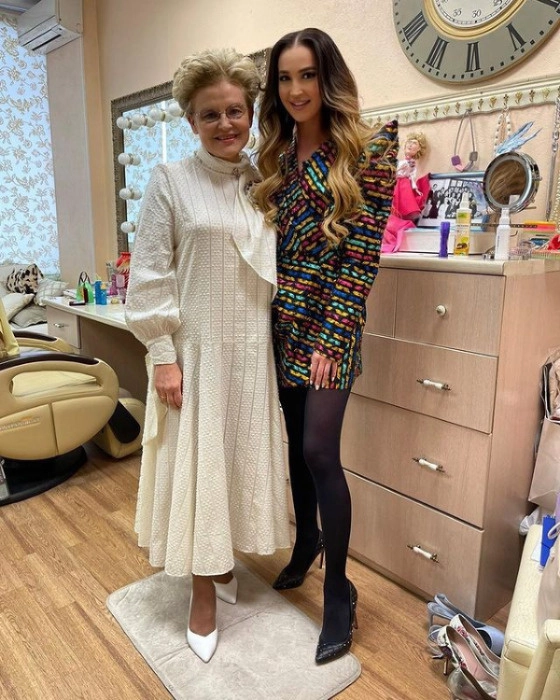 Ольга Бузова и Елена Малышева Ольга Бузова и Елена Малышева