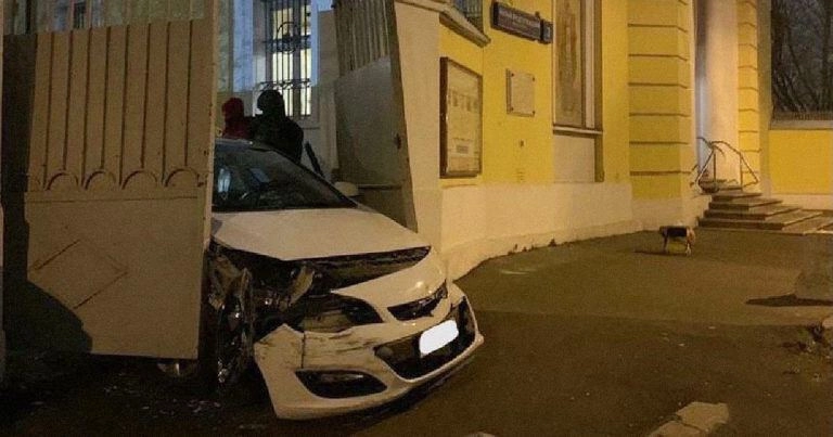 Максим Жевлаков штурмует храм Иоанна Предтечи Максим Жевлаков штурмует храм Иоанна Предтечи