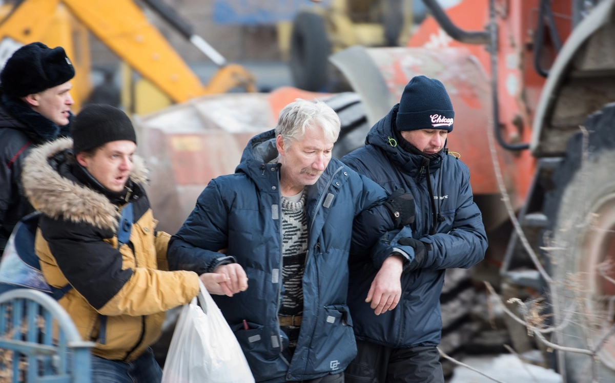 Пострадавший в результате взрыва газа в жилом доме.