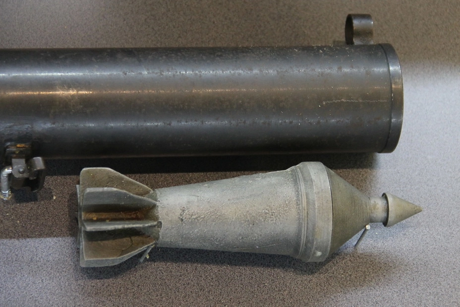 Ствол РМН-50 и мина ЗМ-50. 