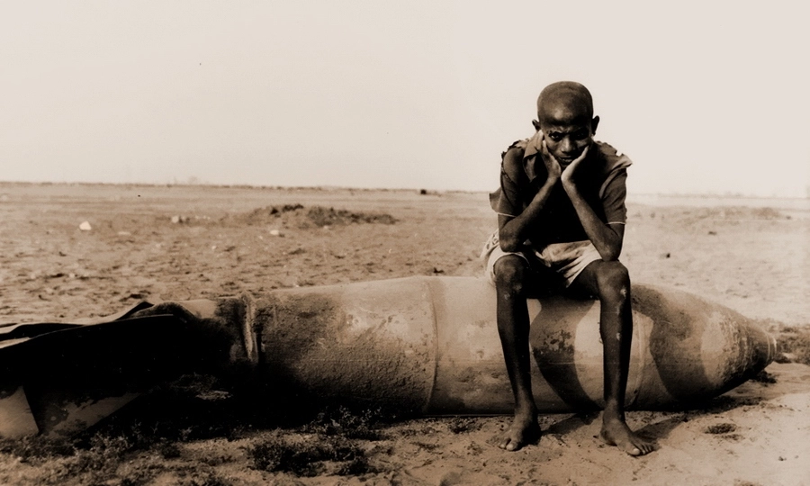 Во всех подобных конфликтах первым делом страдает мирное население. Массауа, Эритрея, 1990 год