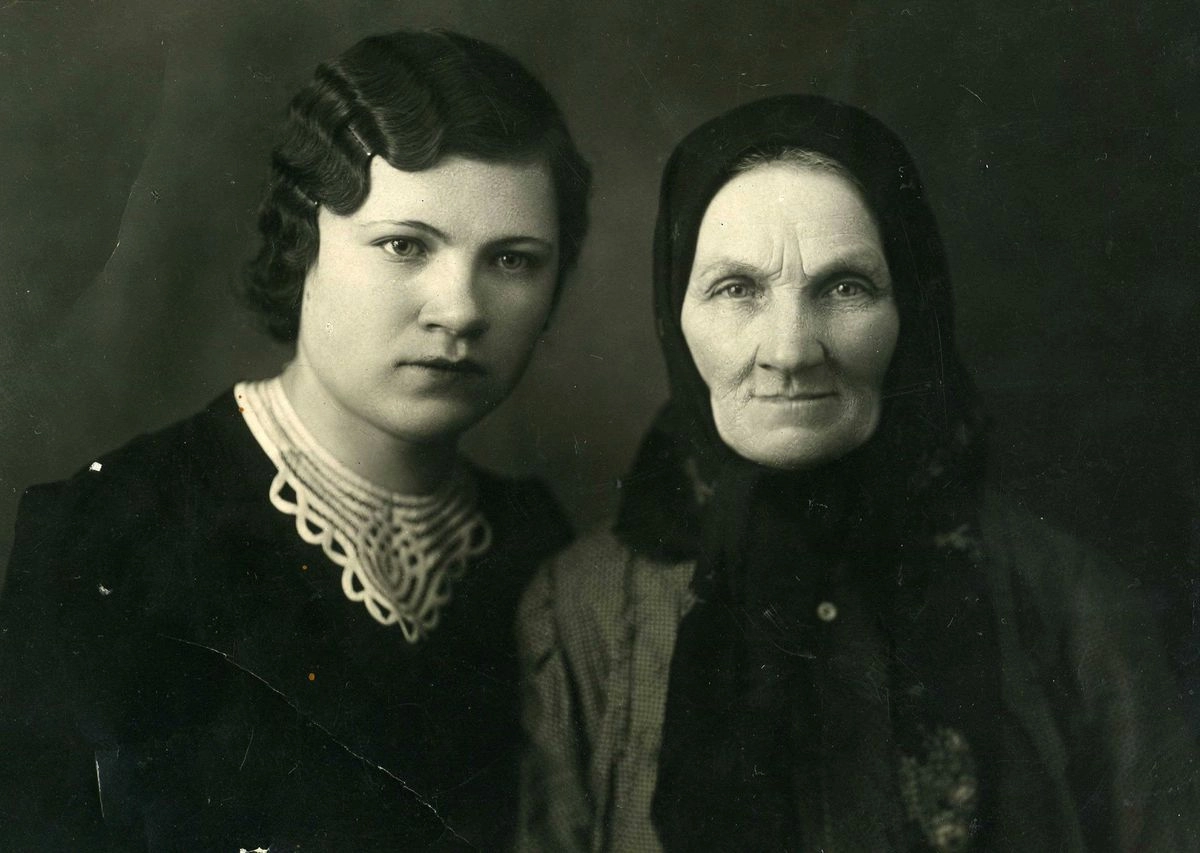 Бабушка и прабабушка Галины Иванкиной по матери