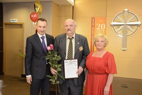 Комков на праздновании 20-летнего юбилея «Саентологической церкви Москвы». Комков на праздновании 20-летнего юбилея «Саентологической церкви Москвы».