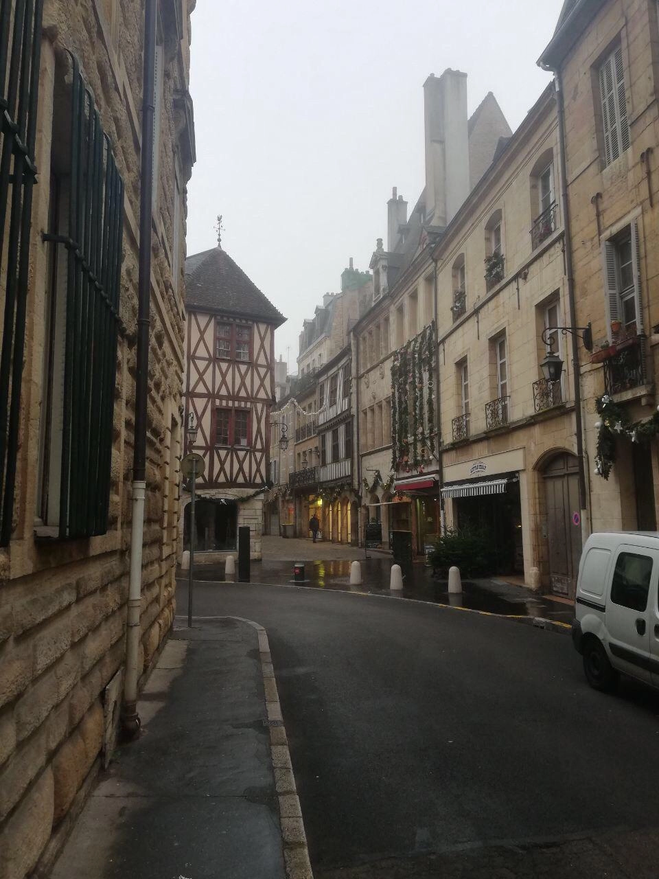 В центре Дижона в 10 утра В центре Дижона в 10 утра