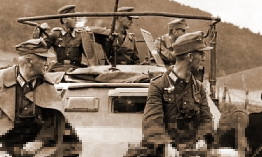 Немецкий патруль на броневике Sd.Kfz.223 в Румынии