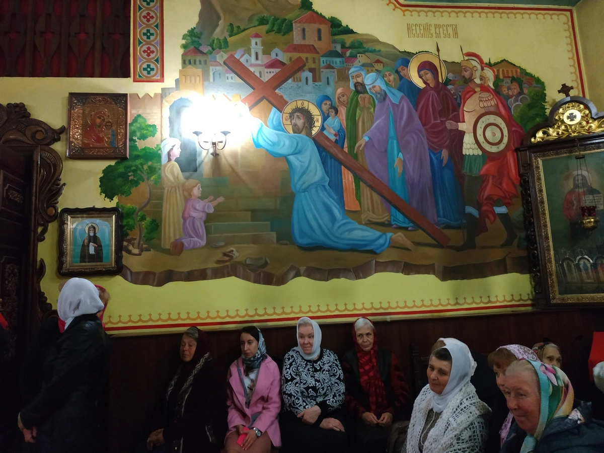 Пожилые прихожанки