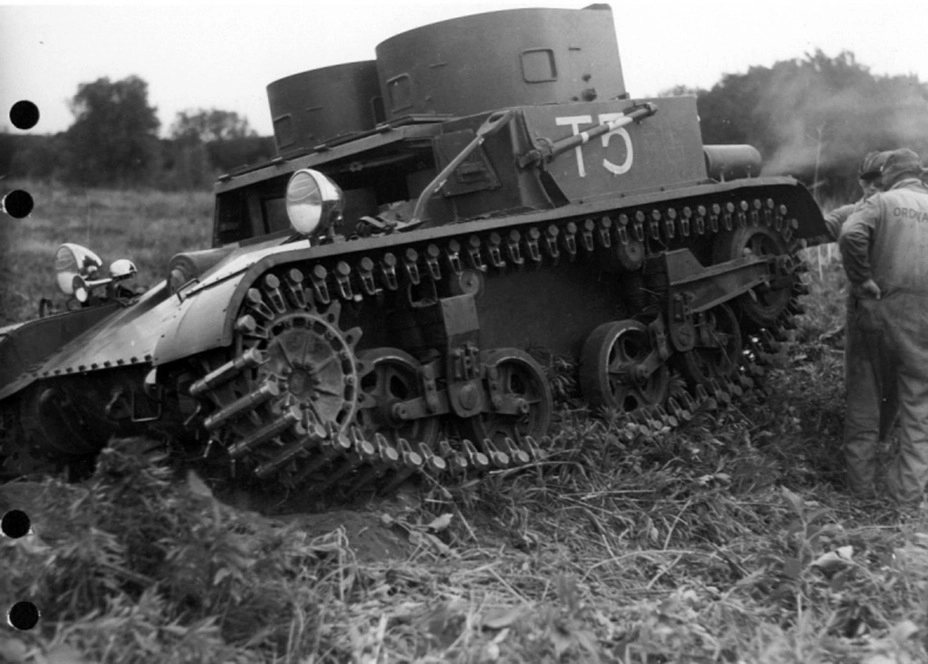 Combat Car T5 на испытаниях. Машина оказалась куда проворнее, чем Light Tank T2, оставалось только заменить траки