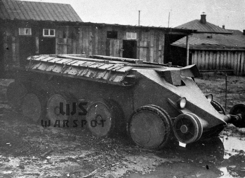 M1940 на испытаниях в СССР. Несмотря на ряд претензий, танк приняли на вооружение как БТ. При этом машину доработала группа конструкторов во главе с С.А. Гинзбургом