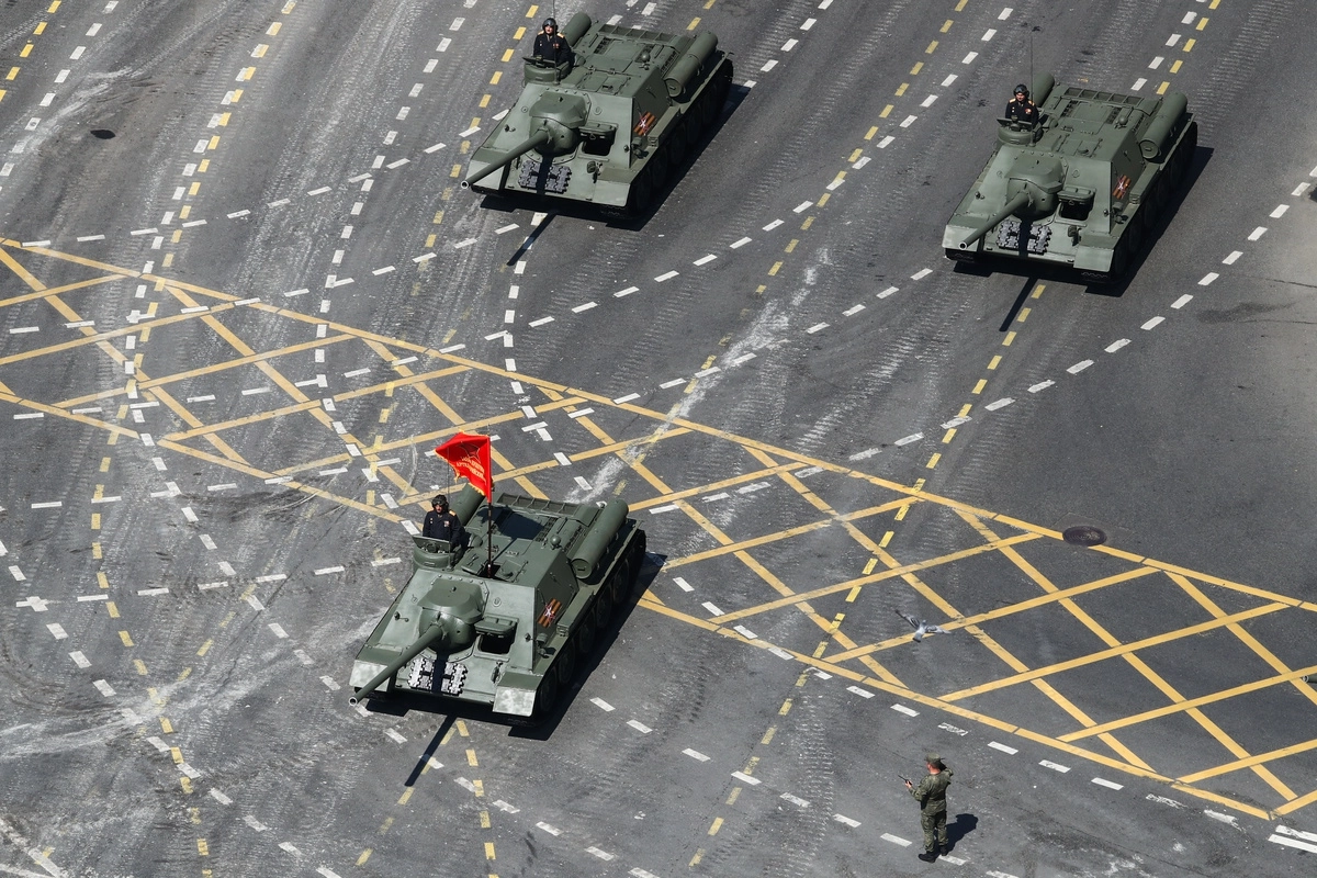 Противотанковые самоходные артиллерийские установки СУ-100 Противотанковые самоходные артиллерийские установки СУ-100