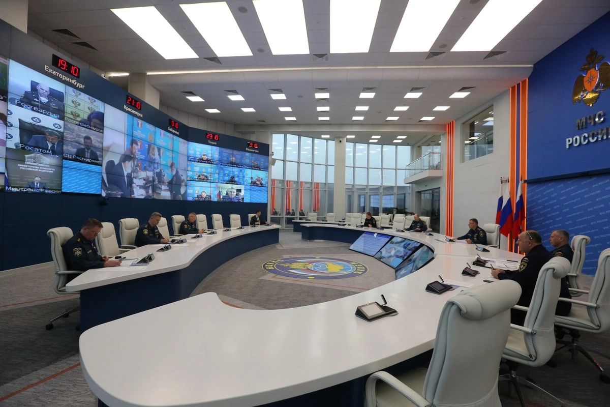 Оперативное заседание правительственной комиссии под председательством Министра МЧС России Евгения Зиничева Оперативное заседание правительственной комиссии под председательством Министра МЧС России Евгения Зиничева