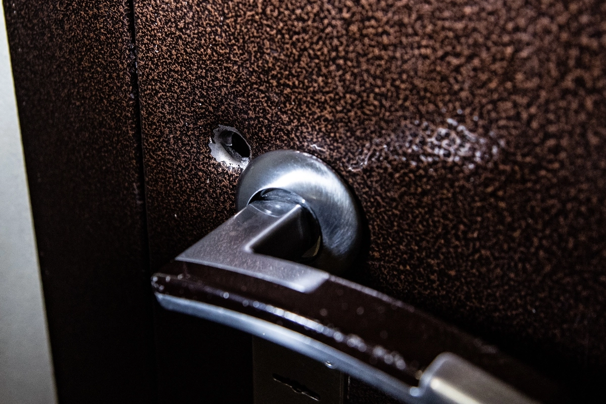 Дом, где был застрелен Владимир Таушанков. Екатеринбург. Дом, где был застрелен Владимир Таушанков. Екатеринбург.